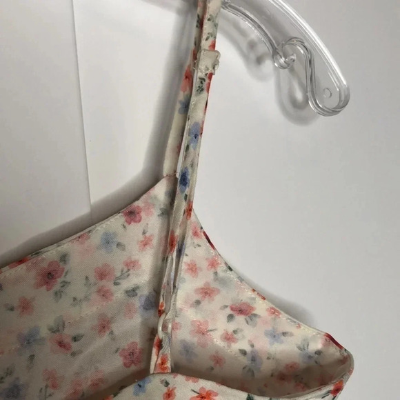 🌸NEW🌸 PINK ROSE Floral Blouse. - Picture 3 of 7